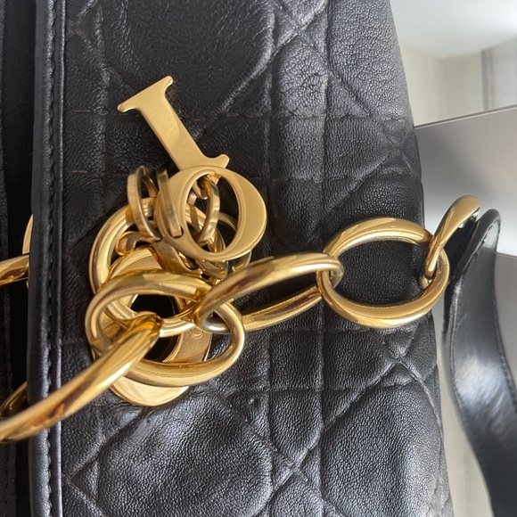 CHRISTIAN DIOR
Quilted Cannage Large Chain Tote - Picture 13 of 15